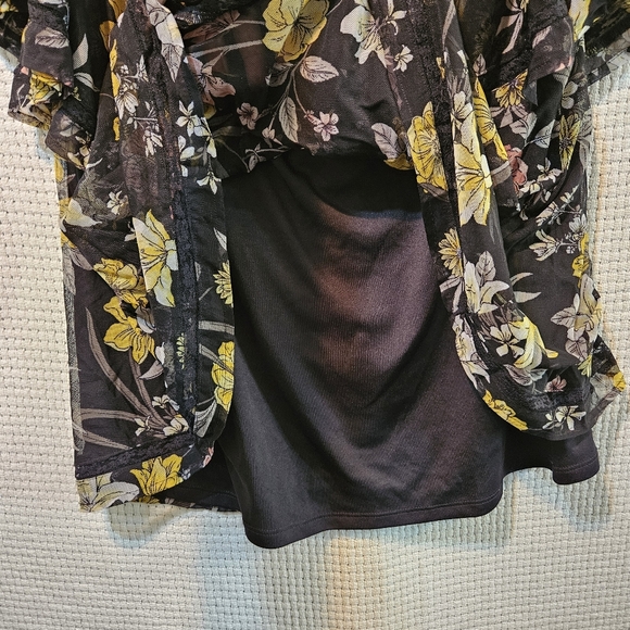 Love And Legend 1x Floral Black and Yellow Women's Top - Picture 4 of 9